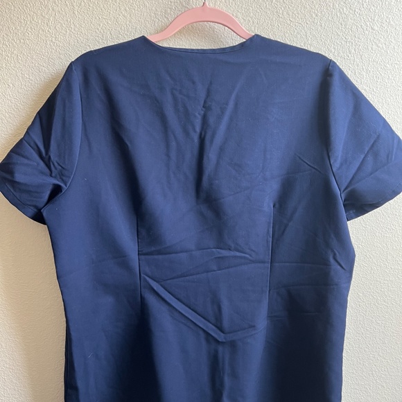 FIGS Women's Casma Three-Pocket Scrub Top - Large Navy Blue - Picture 2 of 2